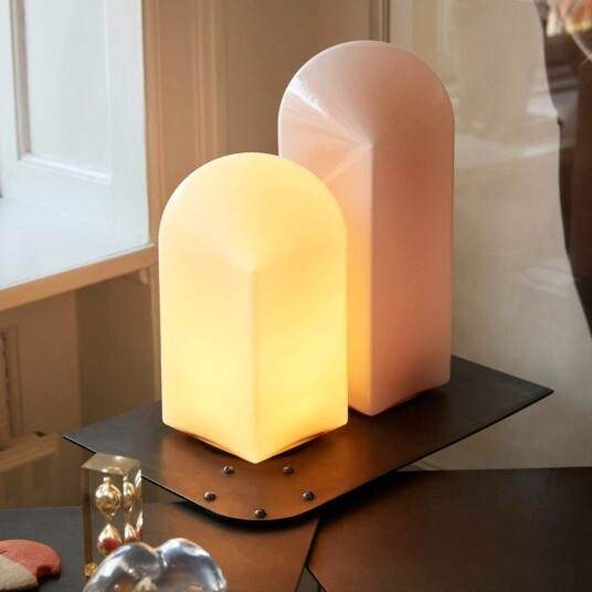 Hay Parade bordlampe H:24 hvit Hay Parade bordlampe H:24 hvit