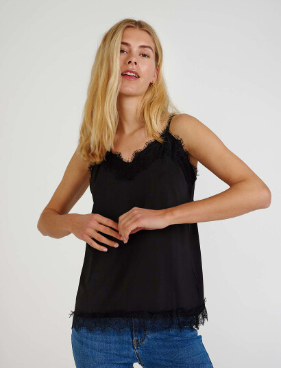 FREE/QUENT Top From Freequent In A Light Material. The Top Has A Simple Silhouette With Nar - Black - XS FREE/QUENT Top From Freequent In A Light Material. The Top Has A Simple Silhouette With Nar - Black - XS