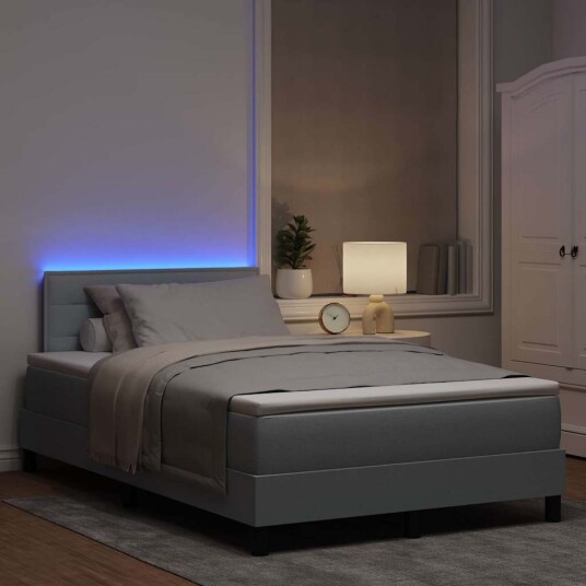 Box Spring Seng med Madrass og LED Lys Lys Grå 120x200 cm Stoff