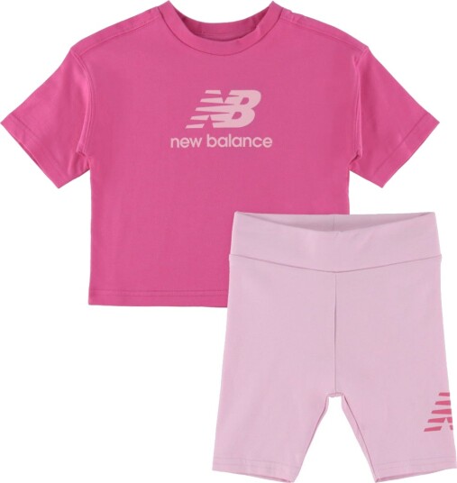 New Balance Sommersett Sykkelhorts/T skjorte Stablet Logo New Balance 3 4 år 98 104 Shorts Rosa