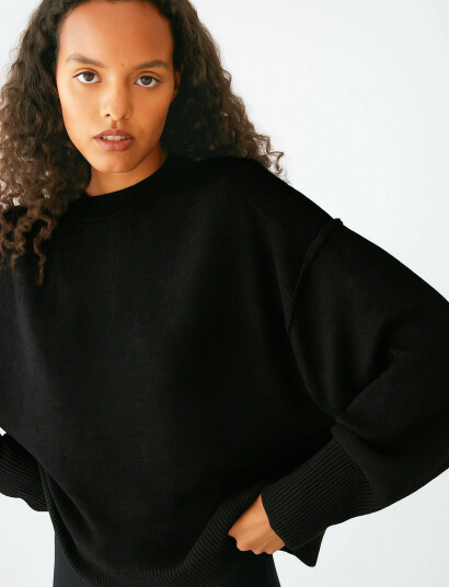 Movesgood Clara Boxy Sweater - Black - XS Movesgood Clara Boxy Sweater - Black - XS