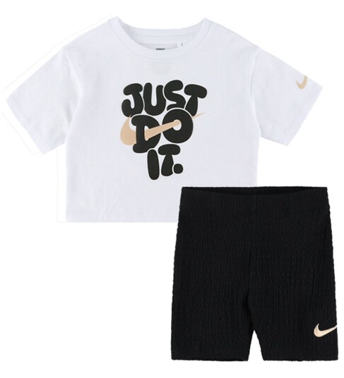 Nike Shorts Sett   T skjorte/Shorts   Black   Nike   7 år 122   Shorts Hvit Svart