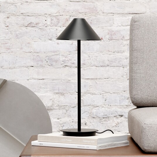 Louis Poulsen Keglen 175 Bordlampe Base 3000K Black Stue 44 Svart