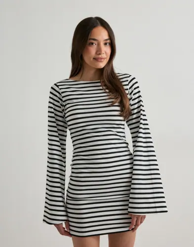Nelly Rutete/Stripete Stripe Wide Sleeve Dress