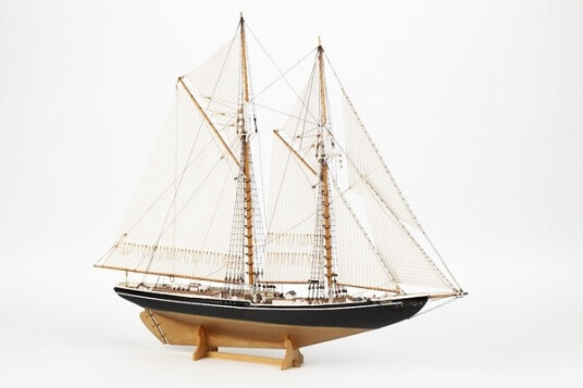 1:100 Bluenose II Skrog i tre