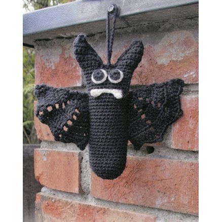 Drops Garnstudio Mr Fang by DROPS Design Halloween Pynt Hekleoppskrift 16cm