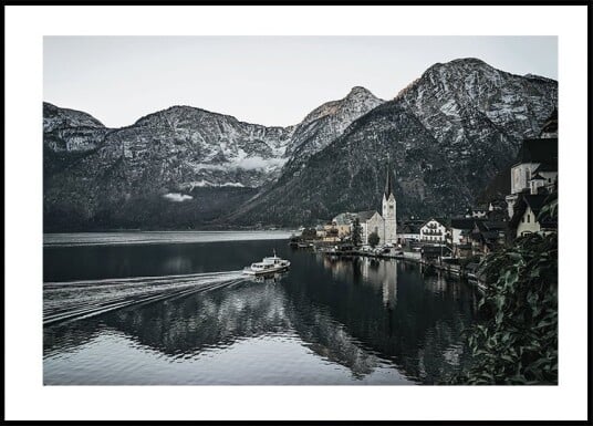 Serene Mountain Village Reflection Plakat Plakat / 50x70cm