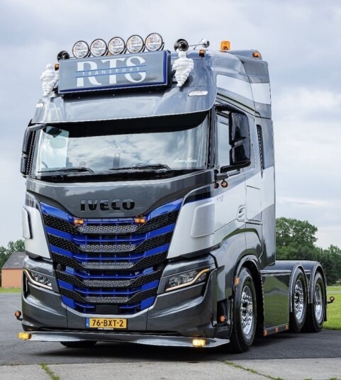 Solskjerm til Iveco S Way Velg Type: 2 Lys hull Solskjerm til Iveco S Way Velg Type: 2 Lys hull