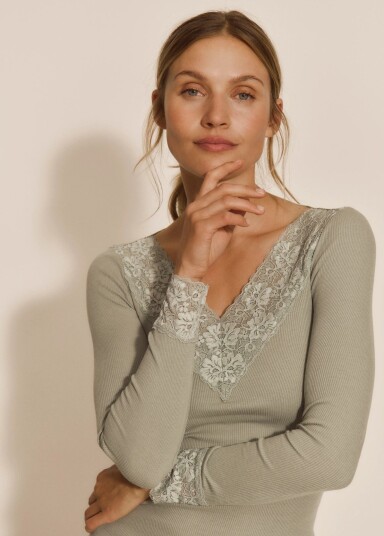 Rosemunde Rwbernadine Organic Ls V Neck Lace T Shirt   Green   XS