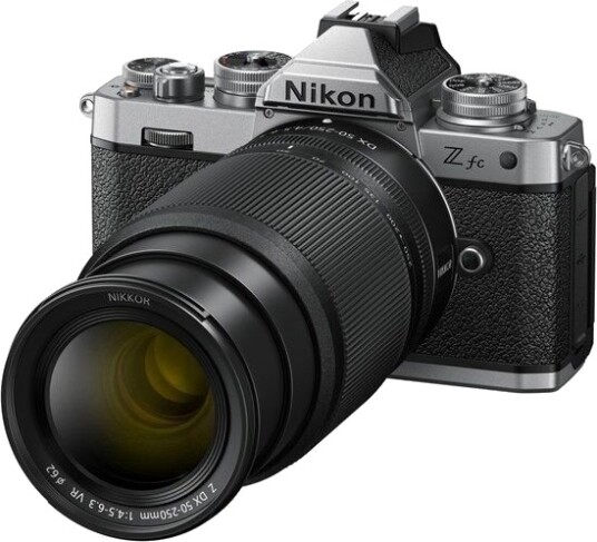 Nikon Z fc + Z DX 16-50 mm f/3.5-6.3 + Z DX 50-250 f/4.5-6.3 kit