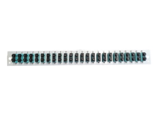 Utstyrt Frontpanel Med 24 X Sc Duplex Kobling Om3 Vertikal Svart Sb Fp S 24Sc D V Om3