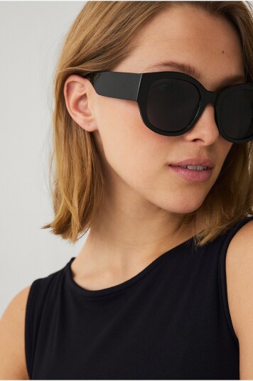 Ellos Collection Solbriller med oval form Svart
