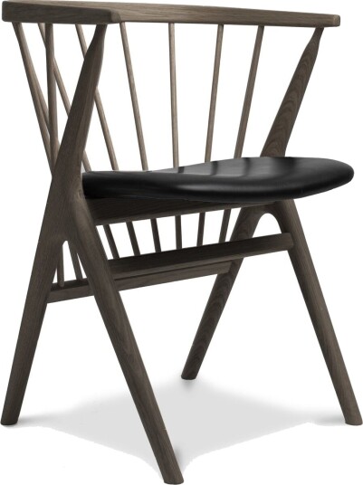 Sibast Furniture No 8 Spisestuestol Mørkoljet Eik og Sort Skinn Sibast Furniture No 8 Spisestuestol Mørkoljet Eik og Sort Skinn