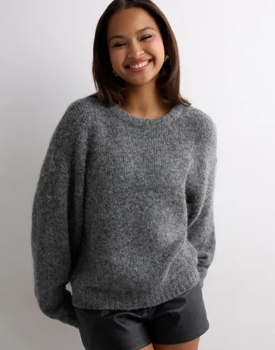 Nelly Grå Fuzzy Knit Sweater