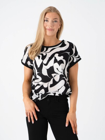 B.YOUNG Panya Tee Sort L
