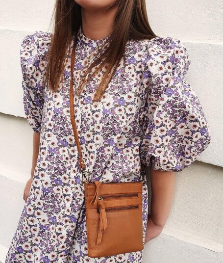 Treats Rosa liten crossbody skinnveske Cognac