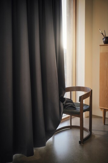 Jotex Målbestilt Mørkleggende Gardin Mørkegrå ESTELLE 215390401011