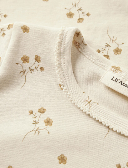 Lil"Atelier Nmflayo Sig Ls Slim Top Lil Cream 104 Lil"Atelier Nmflayo Sig Ls Slim Top Lil Cream 104
