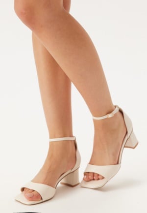 BUBBLEROOM Low Heel Sandal Cream 37 BUBBLEROOM Low Heel Sandal Cream 37