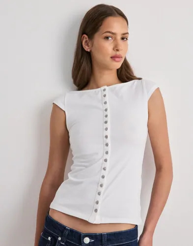 Nelly   Hvit   Front Button Tee