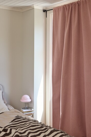 Jotex Mørkleggingsgardin 1lengde Tåkerosa MOONBEAM 213743104300 Jotex Mørkleggingsgardin 1lengde Tåkerosa MOONBEAM 213743104300
