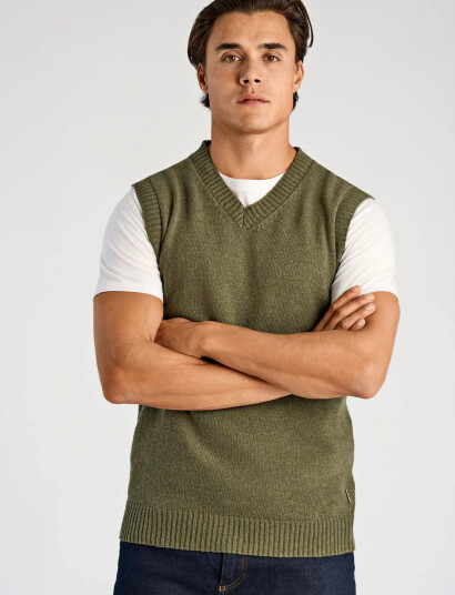 Lindbergh Lambswool V-Neck Slipover - Khaki green - M