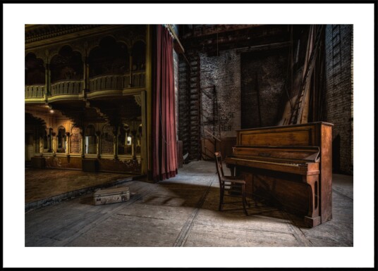 Abandoned Theatre Piano Plakat / 21x30 Abandoned Theatre Piano Plakat / 21x30