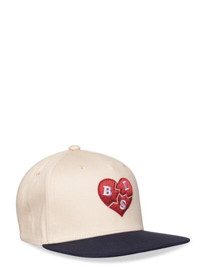 BLS Hafnia Heartbreaker Snapback White ONE SIZE BLS Hafnia Heartbreaker Snapback White ONE SIZE