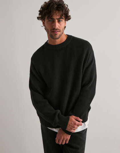 Que Sera Sera Bobby Boxy Knit Strikkegensere Svart Que Sera Sera Bobby Boxy Knit Strikkegensere Svart