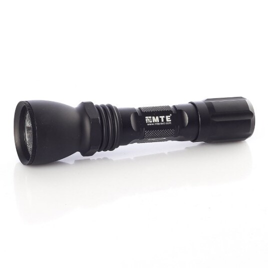 MTE Lommelykt UV UV303 365 nm 1030 mW Oppladbar Kun lykt MTE Lommelykt UV UV303 365 nm 1030 mW Oppladbar Kun lykt