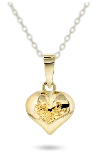 Pan Jewelry, Anheng i 585 gult gull med hjerte og gravert dekor Pan Jewelry, Anheng i 585 gult gull med hjerte og gravert dekor