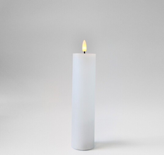 Ledlife LED Blokklys 10cm høy flammeeffekt hvit Ø5cm 20cm høy fungerer m. fjernkontroll timer ekte stearin