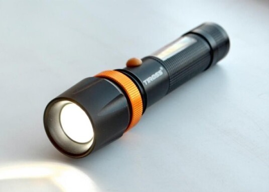 Tiross Ti 1886 Oppladbar Cree Led Lommelykt Xmlcob 10W Tiross Ti 1886 Oppladbar Cree Led Lommelykt Xmlcob 10W