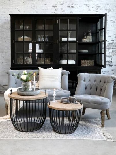 Chic Antique Fransk Sofa i linstoff 2. pers fra Chic Antique i fargen grå Chic Antique Fransk Sofa i linstoff 2. pers fra Chic Antique i fargen grå