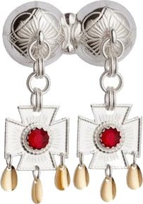Sylvsmidja, Halssølje Hardanger i 830 hvitt og forgylt sølv med rød sten