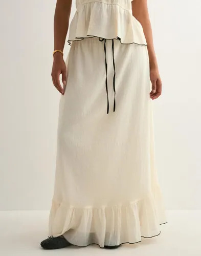 Neo Noir Hvit Ariella Crepe Skirt