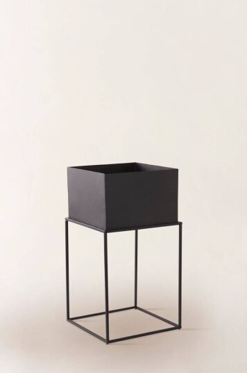 Byron potte med stativ 32x32 cm Matt svart