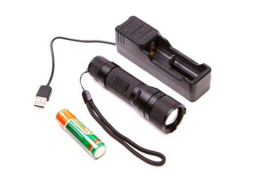 Alternativvare Håndlykt oppladbar
med zoom F3 XPE Alternativvare Håndlykt oppladbar
med zoom F3 XPE