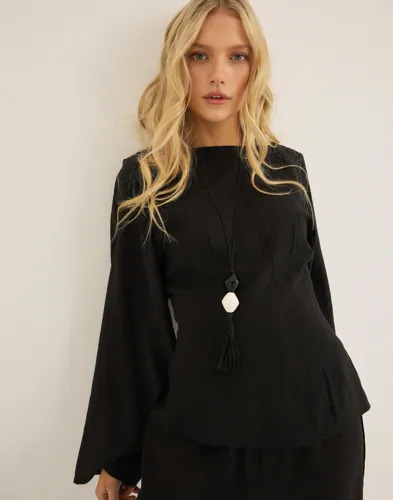 Nelly Svart Volume Sleeve Blouse