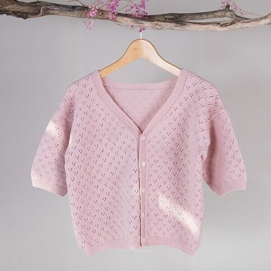 Bluum Strikkejakke Viola til dame garnpakke i Soft Merino Ull Bluum Strikkejakke Viola til dame garnpakke i Soft Merino Ull