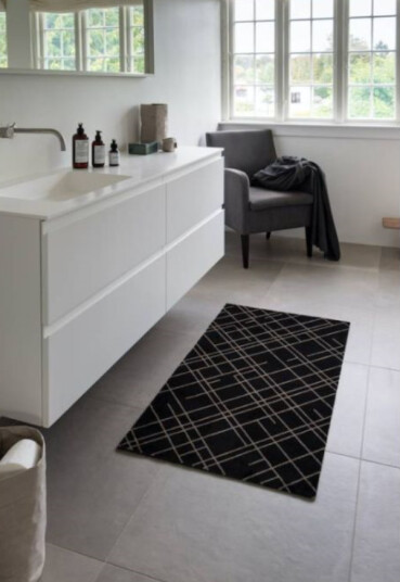 Tica Copenhagen Gulvmatte Lines Svart 67x120cm