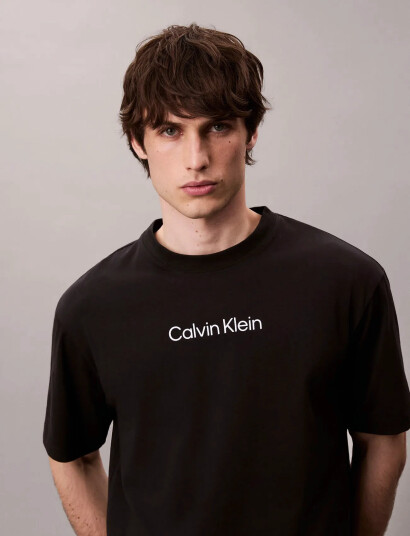 Calvin Klein Ss Standard Logo 30S Crewnk Tee - Black - S Calvin Klein Ss Standard Logo 30S Crewnk Tee - Black - S