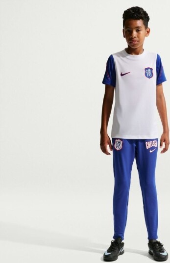 Chelsea Trenings T Skjorte Dri FIT Strike 3.   Hvit/Rush Blå Barn   Nike størrelse S: 128 137 cm