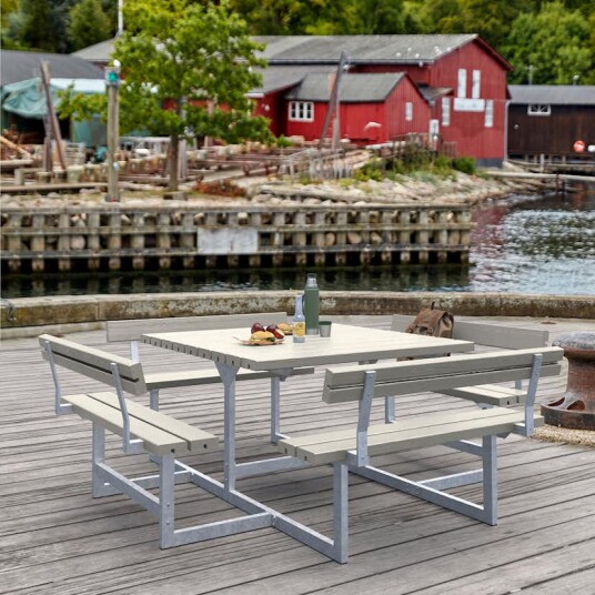 Piknikbord PLUS Picnic med 4 Ryggstøtter 224 cm Piknikbord PLUS Picnic med 4 Ryggstøtter 224 cm