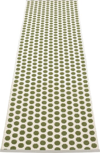 Pappelina Noa gulvteppe 70 cm x 250 cm, dark olive/vanilla Pappelina Noa gulvteppe 70 cm x 250 cm, dark olive/vanilla