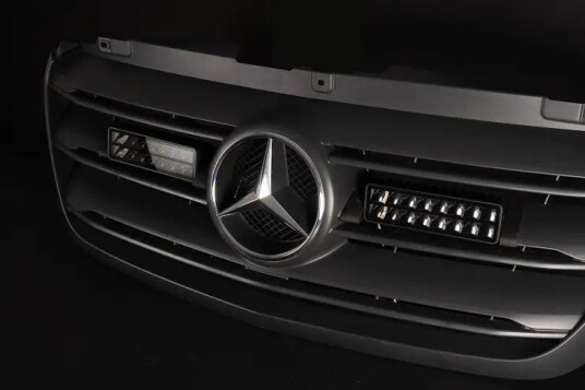 Lumen grillkit Mercedes Sprinter 2018-2024, SQ16. 22304 lumen. Diskret og pen montering.