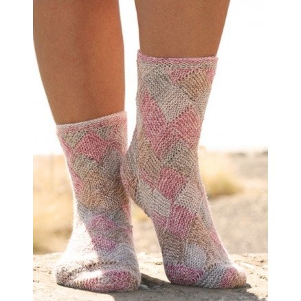 Fair and Square by DROPS Design Sokker Strikkeoppskrift str 35 43