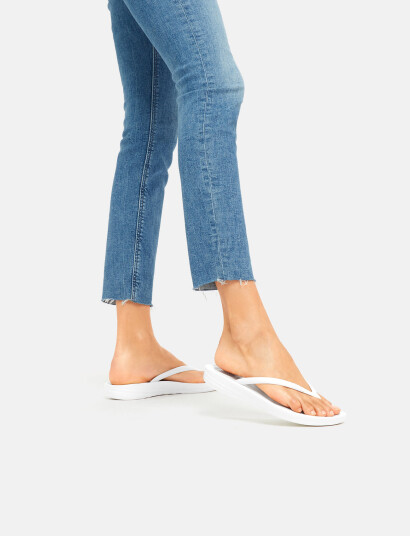 FitFlop Iqushion Ergonomic Flip-Flops - White - 36 FitFlop Iqushion Ergonomic Flip-Flops - White - 36