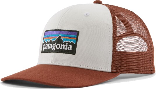 Patagonia P-6 Logo Trucker Caps med Justerbar Spenne, Hvit/Rusty Red