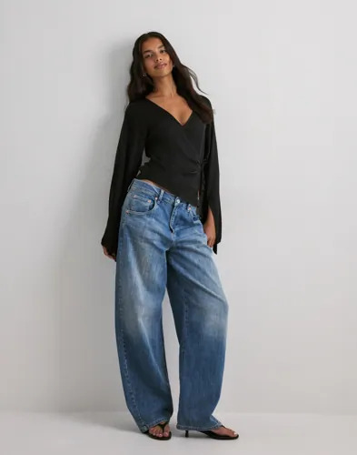 Nelly Svart Wrap Wide Sleeve Blouse